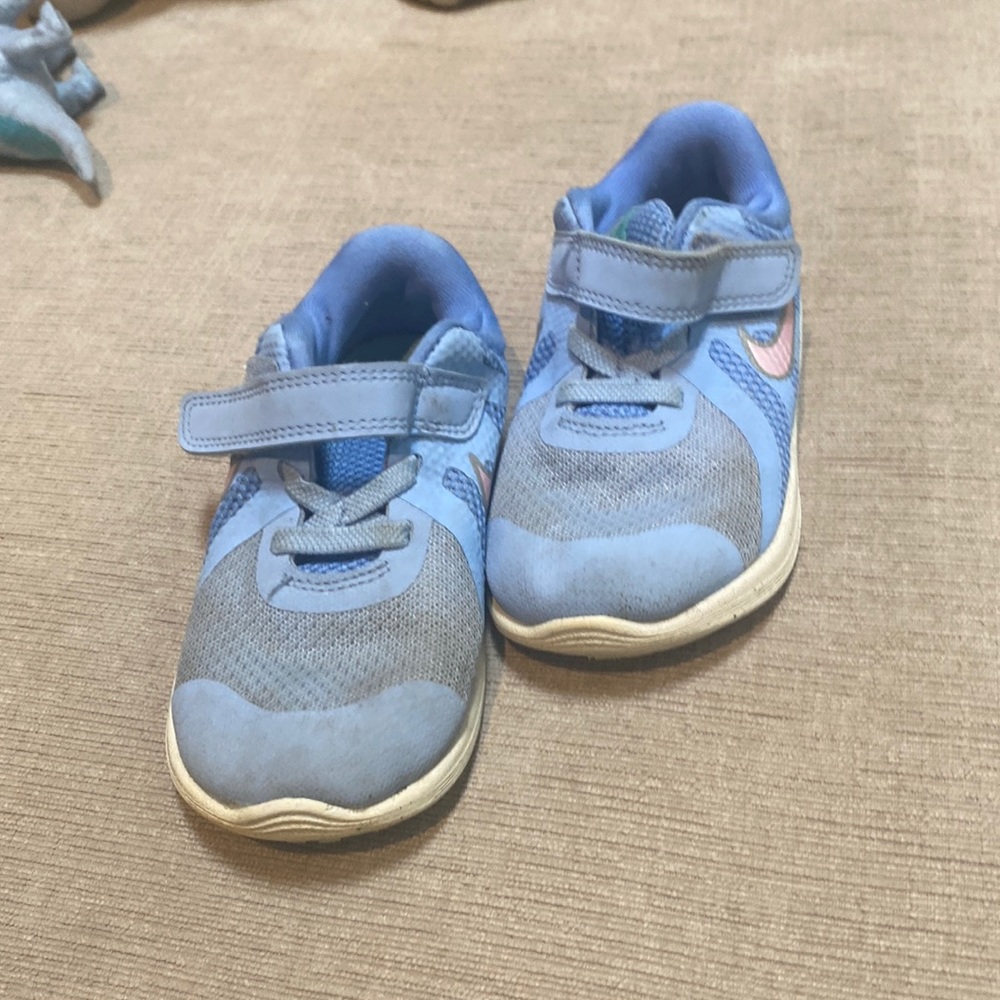 Nike size 8 toddler sneakers